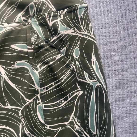 Title Nine Skort Size SMALL :: Green Print :: Athletic - Picture 5 of 10